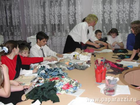 Модельер Лена Васильева обучает детей из интернатов
