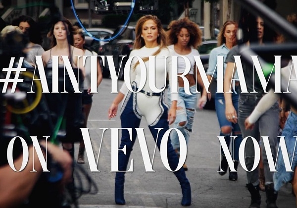 Дженнифер Лопес поразила своими образами в новом клипе на песню «Ain't Your Mama» 