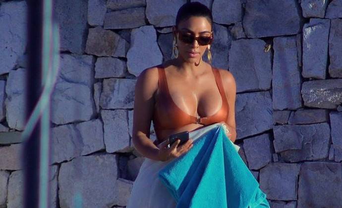 Папарацци сделали сенсационные фото Ким Кардашьян на пляже