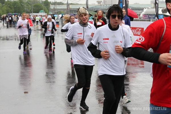 Рената Литвинова и Земфира приняли участие в благотворительном забеге «Бегущие сердца»