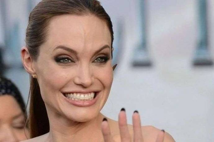 Анджелина Джоли попыталась наладить отношения с Брэдом Питтом
