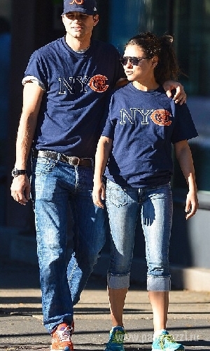 Мила Кунис и Эштон Катчер носят одинаковую одежду (ФОТО)