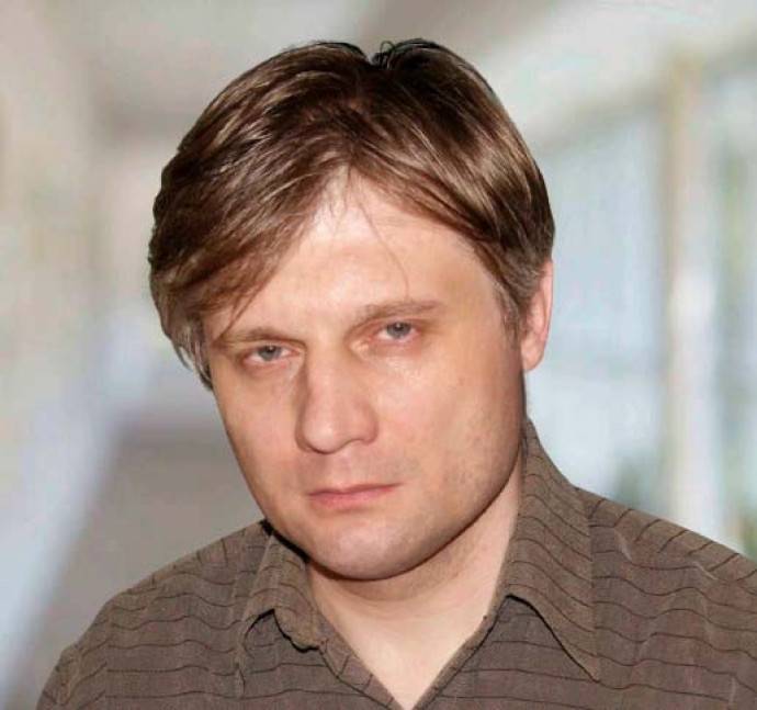 Квартиру тульского музыканта Алексея Фомина обстреляли из пневматического пистолета