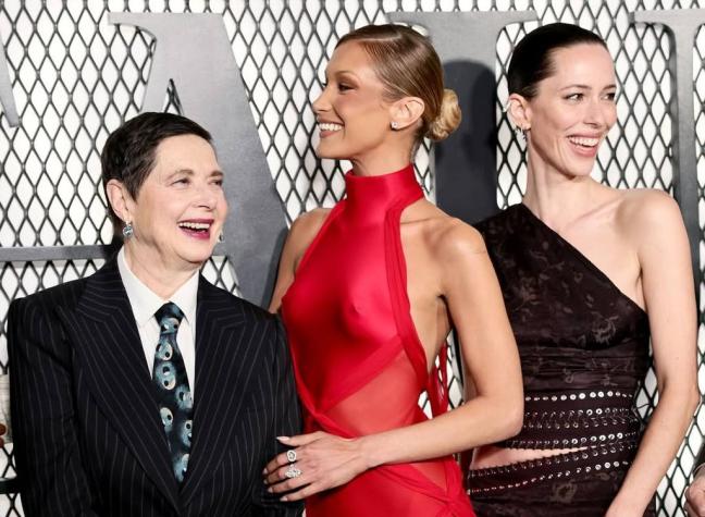 Свой дебют в качестве актрисы Белла Хадид решила отметить без нижнего белья