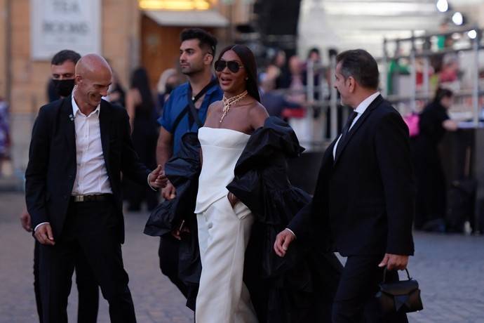 Наоми Кэмпбелл отказалась одеваться в супер-модные тренды на показе мод от дома Valentino
