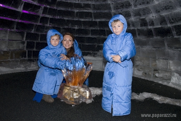 Наталья Бочкарева в середине лета сводила детей в Музей льда