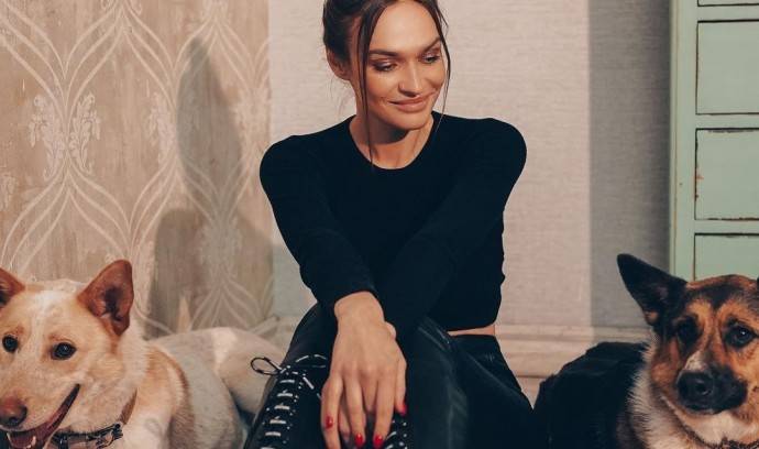 Рейтинг дня: Алёна Водонаева появилась в красном наряде на съёмках для Cosmopolitan