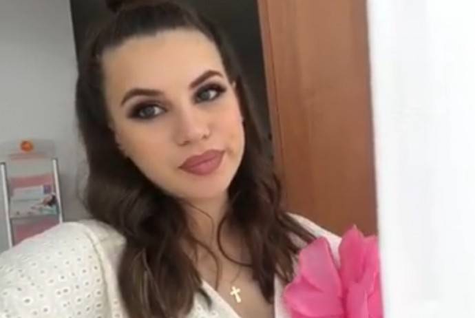 Саша Артёмова поделилась личным видео, сделанным во время выписки из роддома