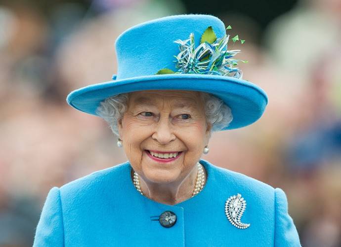 Елизавета II покинула Букингемский дворец из-за опасности заражения коронавирусом

