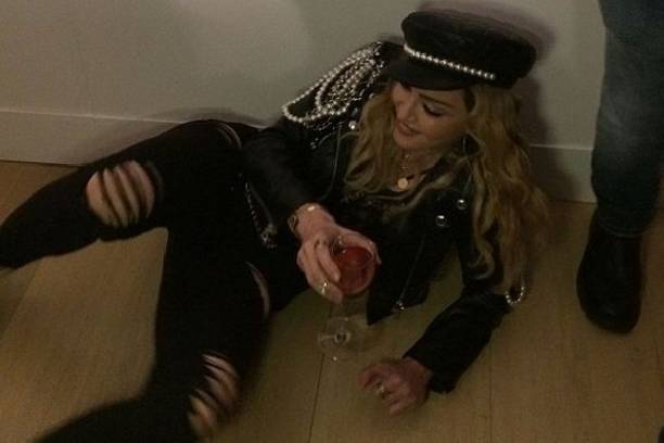Мадонна напилась на фотовыставке в Лондоне