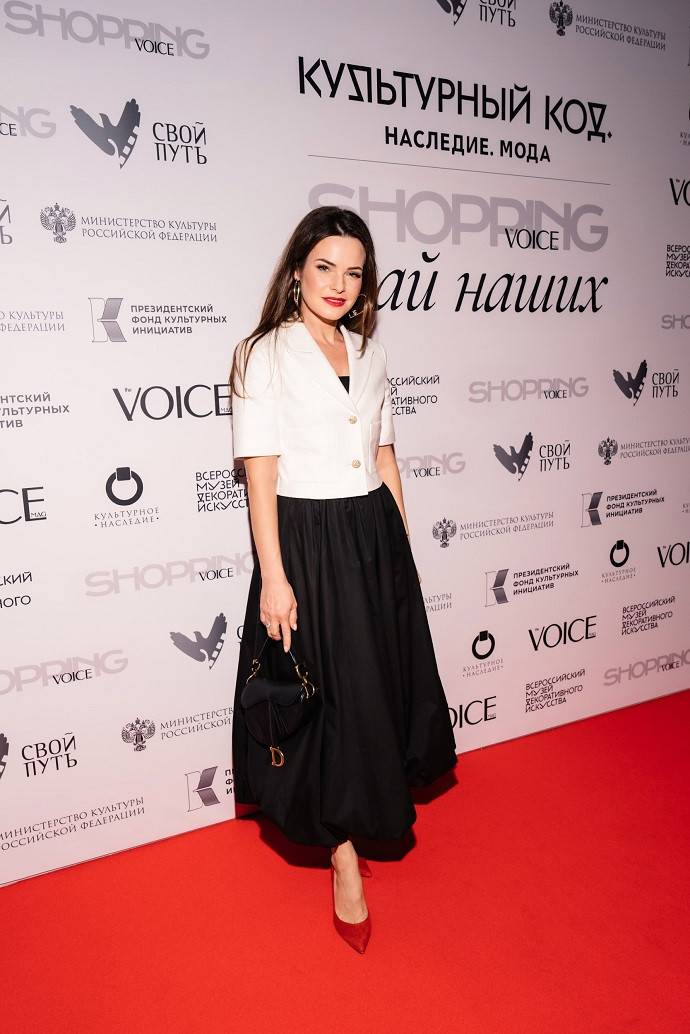 Анна Пескова, Женя Малахова и Полли Рыжова первыми оценили новинку «Voice Shopping»