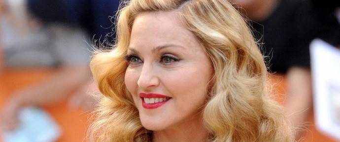 "Ничего не меняется": Мадонна снова облачила свои телеса и сиськи в меха и позировала на фото в непристойных позах