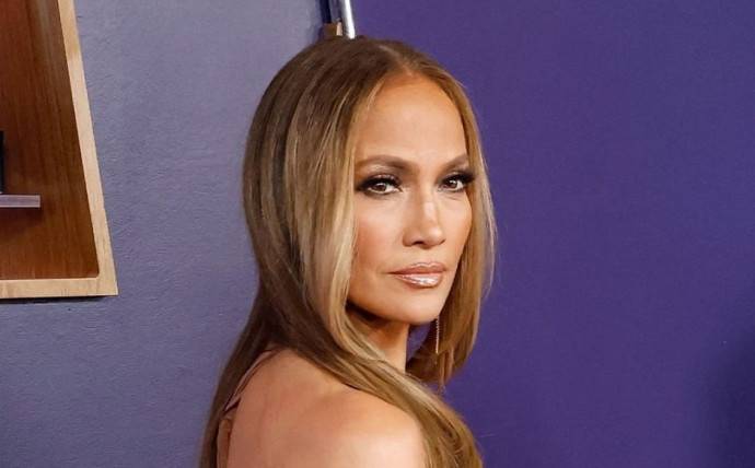 Дженнифер Лопес восхитила откровенным образом на American Music Awards Дженнифер Лопес восхитила откровенным образом на American Music Awards
