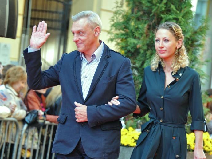 "Было очень тяжело": Александр Половцев признался, что чуть не развелся с женой из-за пандемии
