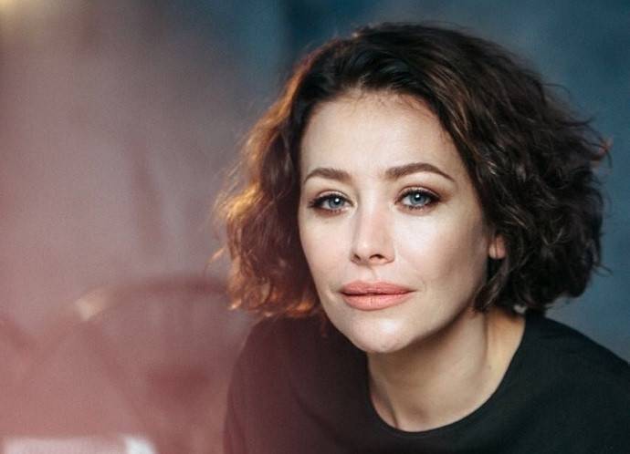 «Мои операторы устали бороться»: актриса Екатерина Волкова рассказала, зачем легла под нож хирурга 