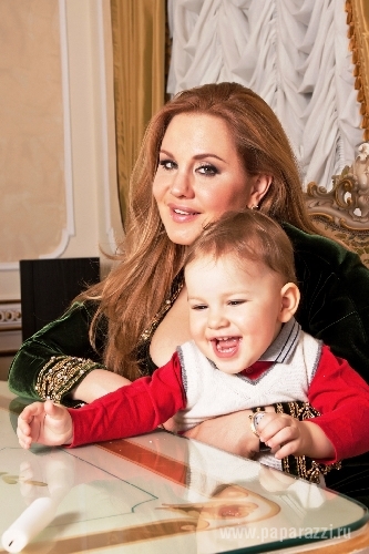 Варвара Комиссарова помогает малолетней маме.