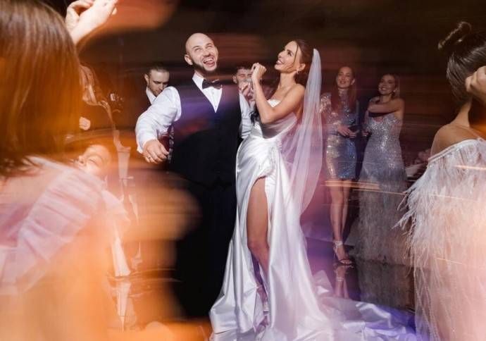 Деньги в трубу: Оксана Самойлова и Джиган потратили на свадьбу миллионы, треть гостей просто не пришли, а репер очень подозрительно шмыгал носом