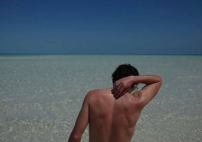 Папарацци застукали Тимоти Шаламе на отдыхе с парнями