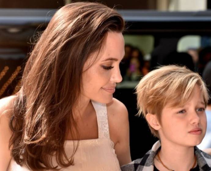 Дочь Анджелины Джоли и Брэда Питта официально стала мальчиком