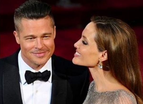 Анджелина Джоли уличила мужа в гомосексуализме и решила подать на развод