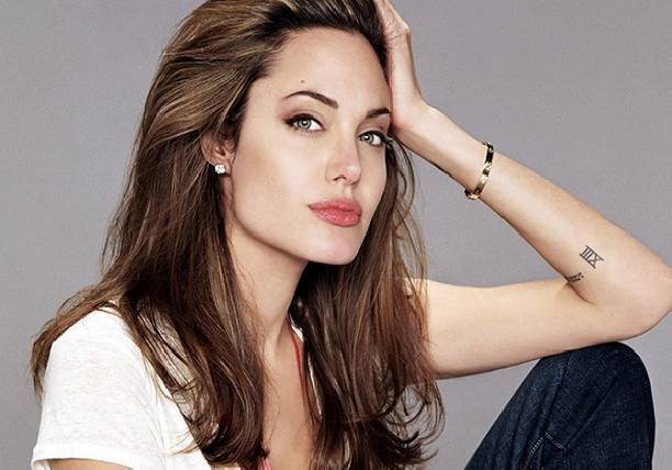 Анджелина Джоли возмутила поклонников, явившись в детский парк без нижнего белья