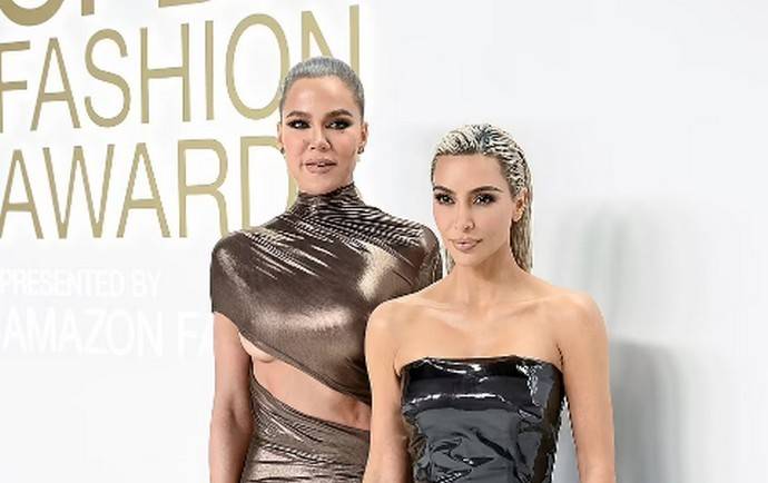 Ким Кардашьян продемонстрировала нижнее бельё, а её сестра Хлоя – голую грудь на церемонии CFDA Awards