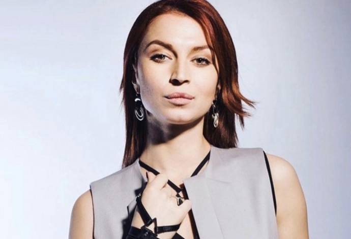 На неделе моды в Зарядье дизайнер нижнего белья Ева Богданова предложила поговорить не только о стиле, но и о налогах