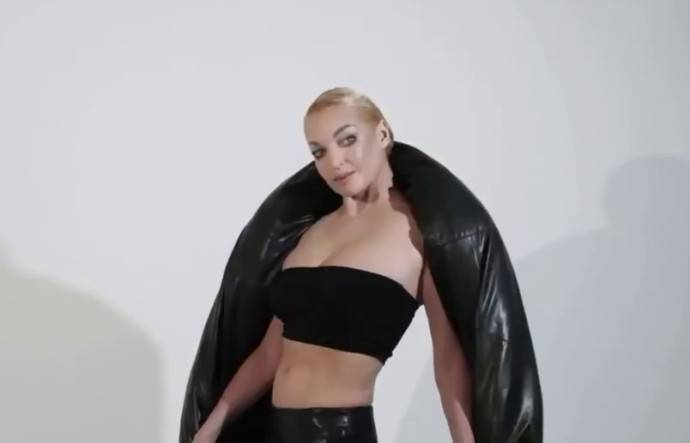 Рекламный тизер песни Анастасии Волочковой оказался интереснее самого трека