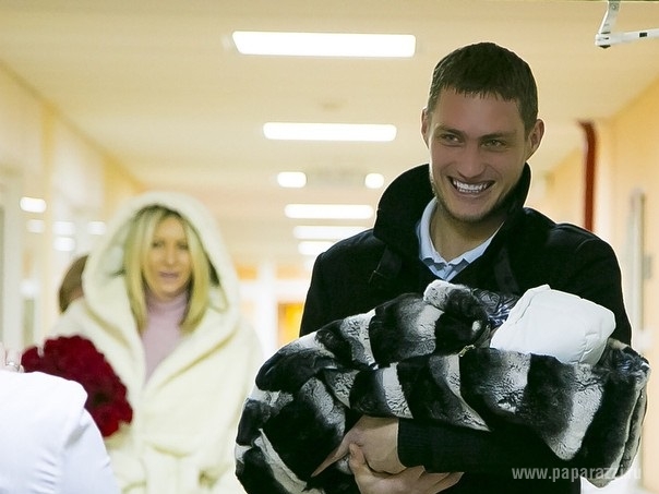 Александр Задойнов решил познакомить дочку Александру с сибирскими морозами