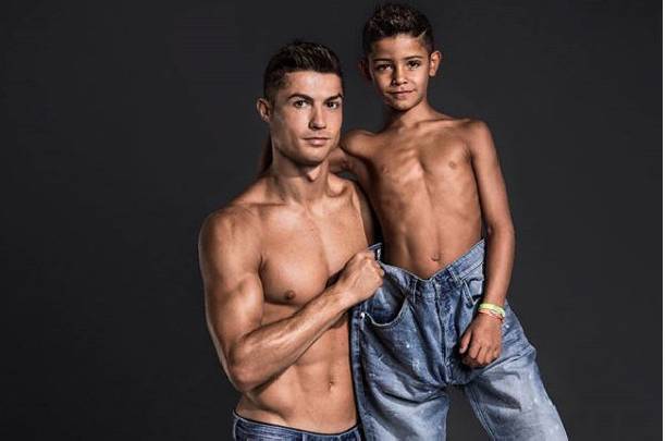 Голый Cristiano Ronaldo на фото рекламы нижнего белья Armani - Эро фото засветы
