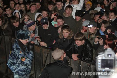 Солист группы "Бандэрос" избил зрителя