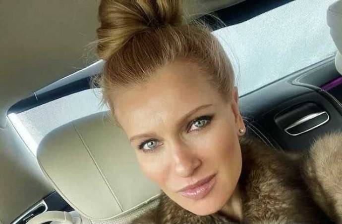 47-летняя Олеся Судзиловская показала щетину своей бритой промежности