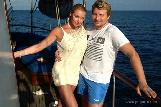 Голый Николай Басков опубликовал интимные фото в постели со своей девушкой