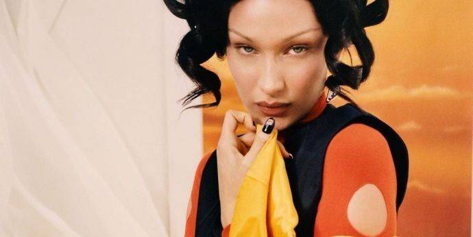 Белла Хадид появилась в Vogue в образе сексуальной японочки