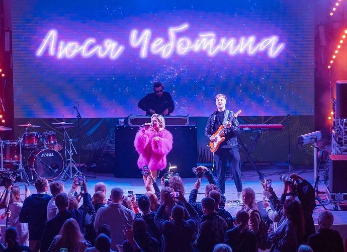 Слава, Севиль, Люся Чеботина и другие звезды устроили «жаркий август» на дне рождения «Русского Радио»
