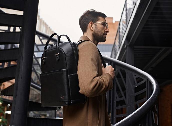 «Утес» и «галька»: как из кожаной папки для моряков может получиться деловая сумка и стильный рюкзак