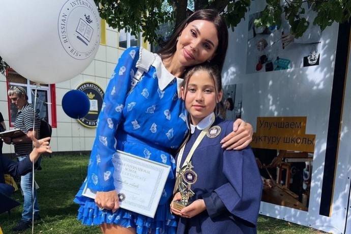 11-летняя дочка Оксаны Самойловой надела платье, не уступающее по сексуальности наряду мамы