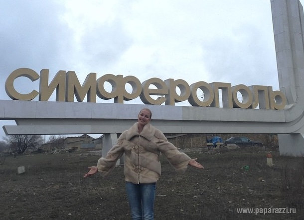 Анастасия Волочкова улетела в Крым с байкером Сашей Хирургом