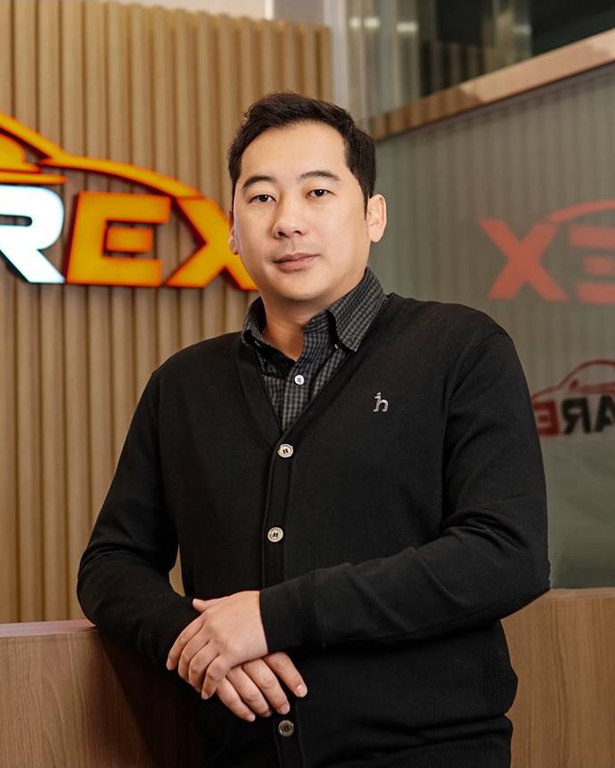 Основатель российской компании CarEx Korea Евгений Цой получил награду от президента Южной Кореи