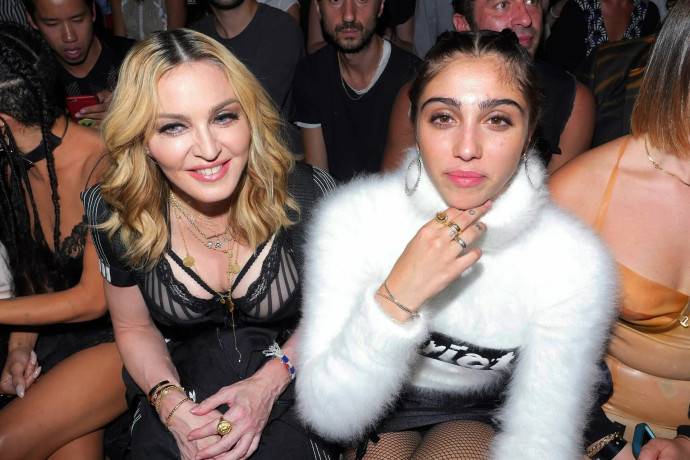 Хорошо, когда мама Мадонна: гости Недели моды в Нью Йорке надолго запомнят появление Лурдес Леон на подиуме