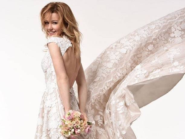 Юлианна Караулова целый год оттягивает свадьбу с женихом