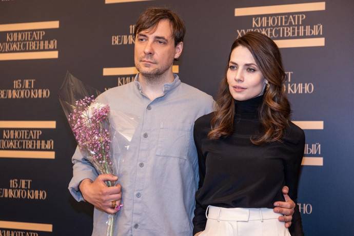 Юлия Снигирь и Евгений Цыганов пришли на кинопремьеру по отдельности, вызвав определенные подозрения 