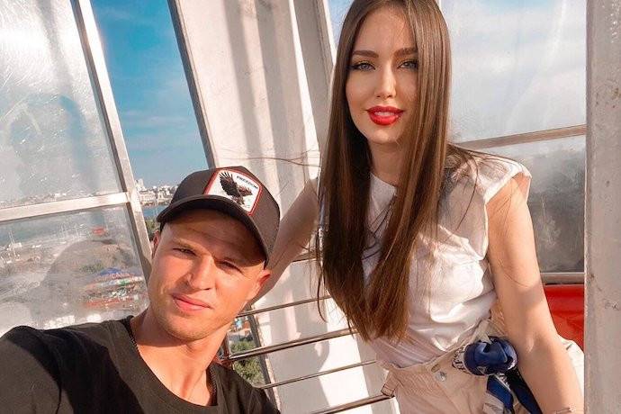 «Быть музой, а не обузой»: Анастасия Костенко публично посмеялась над бывшей женой своего супруга Дмитрия Тарасова 