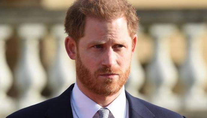 Принц Гарри один вернулся в Великобританию для исполнения последних королевских обязанностей
