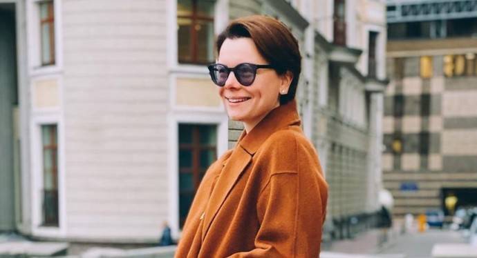Рейтинг дня: Татьяна Брухунова появилась в чёрно-белом стройнящем платье