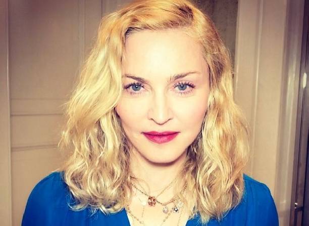Мадонна порадовала поклонников фотографией в пижаме без макияжа