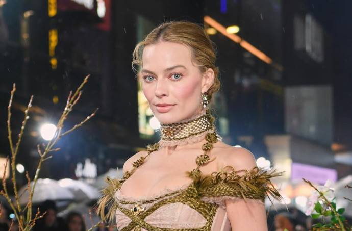 Марго Робби захейтили за плохую кожу лица