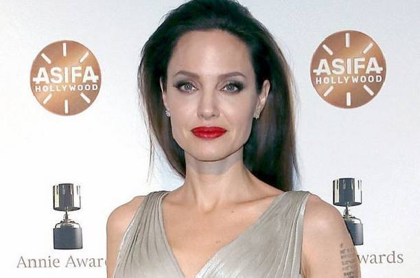 Анджелина Джоли упала в обморок из-за истощения