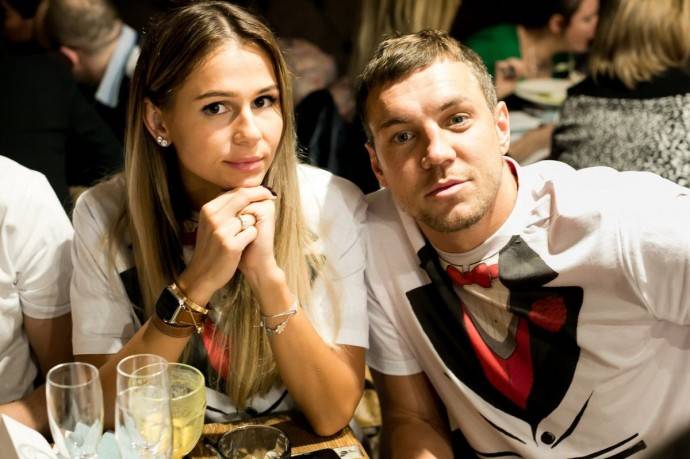 "Вся страна уже знает, какой она выглядит дурочкой": подруга жены Артёма Дзюбы рассказала о ее состоянии после скандала с видео футболиста