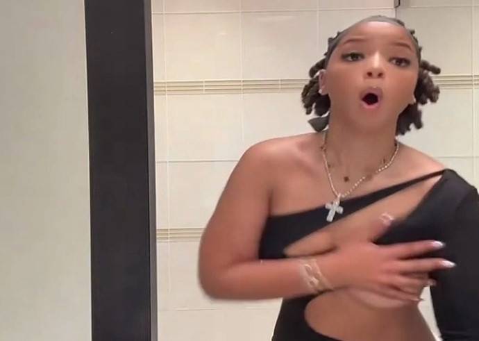 У Хлои Бейли случился «упс» во время стрима